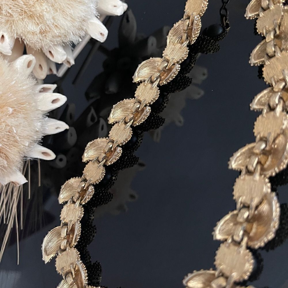 Trifari gold tone vintage faux pearl studded heavy statement necklace - Picture 4 of 5